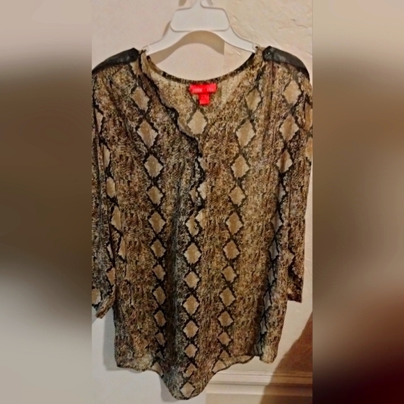 Women's top - Picture 1 of 4